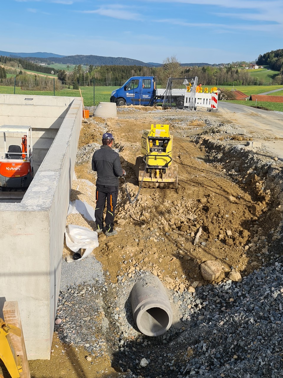 10.05.2021 Auffüllen und Verdichten.jpg